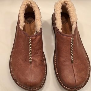 UGG Bettey Shoes, size 9